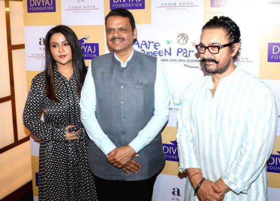 मुख्यमंत्री देवेंद्र फडणवीस ने देखी आमिर खान की फिल्म 'सितारे जमीन पर'
