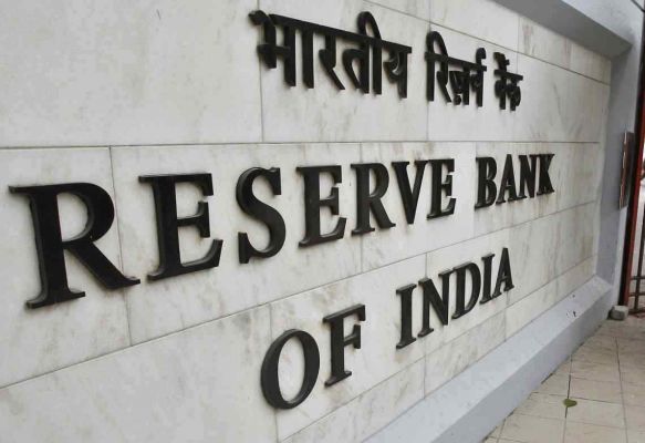 आरबीआई ने वीआरआरआर नीलामी के ज़रिए 1 लाख करोड़ रुपये सिस्टम से निकाले; तरलता अधिशेष बना चिंता का कारण