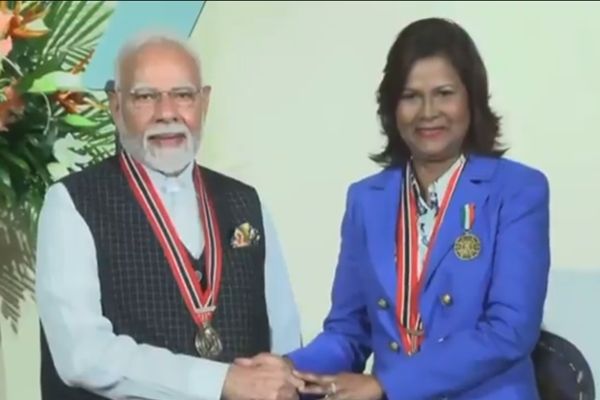  प्रधानमंत्री मोदी को त्रिनिदाद एंड टोबैगो का सर्वोच्च नागरिक सम्मान 'ऑर्डर ऑफ द रिपब्लिक' मिला