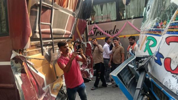 जम्मू-कश्मीर के रामबन में पांच बसों की आपस में टक्कर, 36 अमरनाथ यात्री घायल