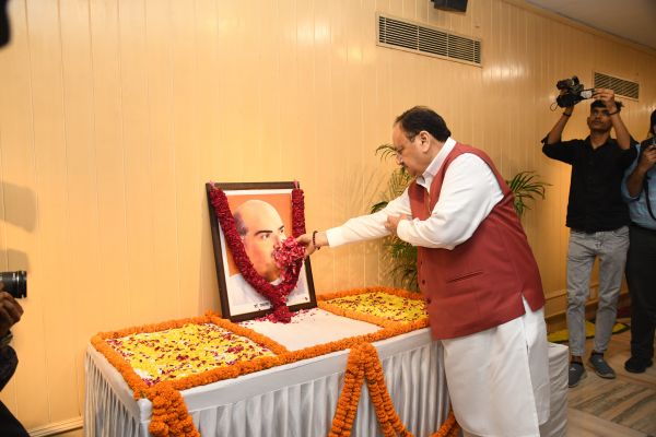 श्यामा प्रसाद मुखर्जी के जीवन पर आधारित नाट्य "राष्ट्रवाद का आदिपुरुष" देखने पहुंचे नड्डा