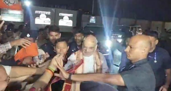  केंद्रीय गृह मंत्री अमित शाह पहुंचे रांची, एयरपोर्ट पर भाजपा कार्यकर्ताओं ने किया स्वागत