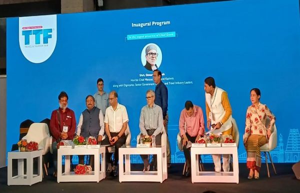 कोलकाता में तीन दिवसीय पर्यटन मेले का शुभारंभ, जम्मू-कश्मीर के मुख्यमंत्री उमर अब्दुल्ला ने किया उद्घाटन
