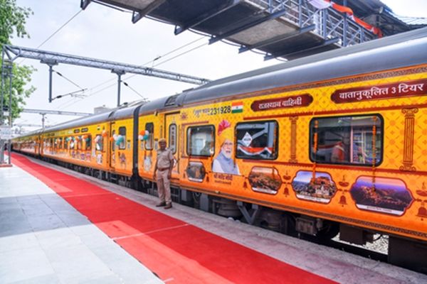 "भारतीय रेलवे और डीएफसीसीआईएल मिलकर एआई तकनीक से ट्रेन सुरक्षा को देंगे नया आयाम"