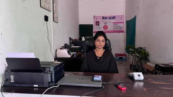 छत्तीसगढ़ : बैंक सखी, गाँव-गाँव पहुँचा रही बैंकिंग सेवायें