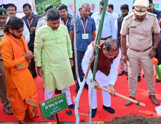 छत्तीसगढ : मुख्यमंत्री श्री विष्णु देव साय ने नवीन विधानसभा परिसर में किया पौधरोपण