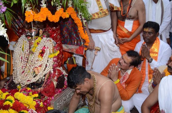  श्रावण के प्रथम सोमवार काे मनमहेश स्‍वरूप में नगर भ्रमण पर निकले भगवान महाकाल