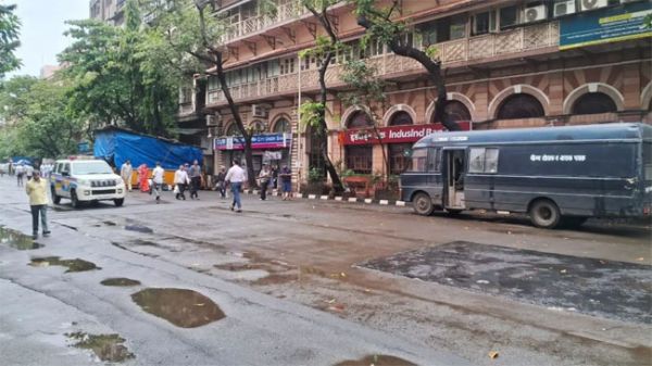 बॉम्बे स्टॉक एक्सचेंज को बम से उड़ाने की धमकी, पुलिस सतर्क