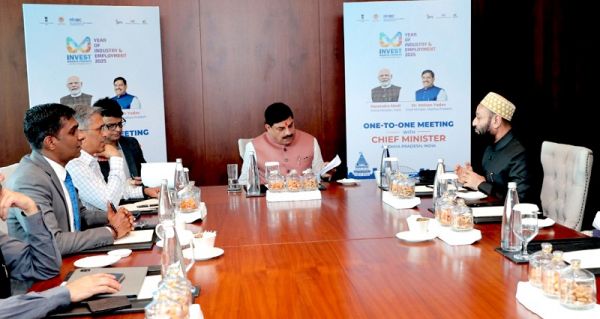 मप्र के मुख्यमंत्री ने दुबई में भारत मार्ट का किया दौरा, डीपी वर्ल्ड के उद्योगपतियों से की चर्चा