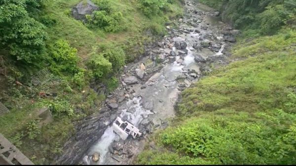 पिथौरागढ़ वाहन दुघर्टना में 8 की मौत, 6 घायल