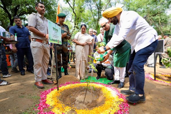  प्रधानमंत्री के 'एक पेड़ मां के नाम 2.0' अभियान को आगे बढ़ाएं बच्चे : मुख्यमंत्री