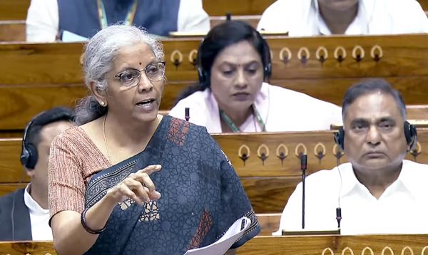 प्रबंधन को सरल बनाने और सेवा वितरण को आसान बनाने के लिए आरआरबी की संख्या 43 से घटाकर 28 की गई: वित्त मंत्री सीतारमण