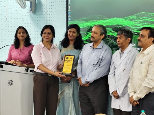 'गर्दन, कमर दर्द से लेकर झुनझुनी और सुन्नपन की समस्या से पीड़ित हो रहे सर्जन'