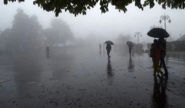 महाराष्ट्र में पुणे सहित कई जिलों में अगले 24 घंटों के लिए बारिश का 'रेड अलर्ट'