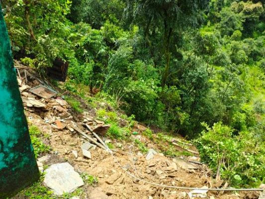 रुद्रप्रयाग में अतिवृष्टि से घरों में घुसा मलबा, केदारनाथ मार्ग पर फंसे यात्री, रेस्क्यू जारी