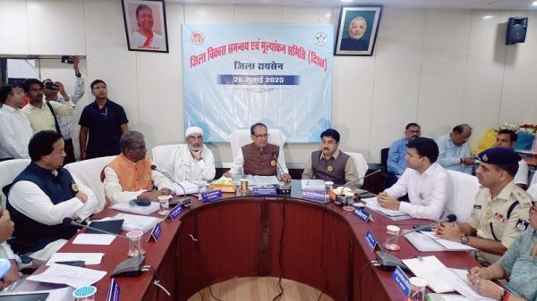  खाद की कालाबाजारी और नकली खाद बेचने वालों के विरूद्ध करें कठोर कार्रवाईः शिवराज सिंह चौहान