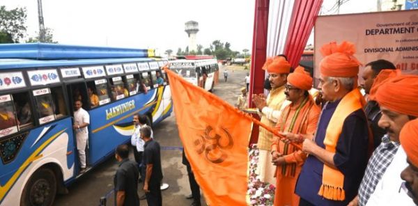 श्री बूढ़ा अमरनाथ यात्रा के लिए श्रद्धालुओं के पहले जत्थे को उपराज्यपाल ने हरी झंडी दिखाकर किया रवाना