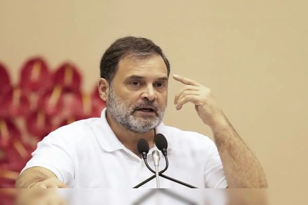 चुनाव आयोग ने मतदाता सूची में हेराफेरी के राहुल गांधी के आरोपों को बताया भ्रामक