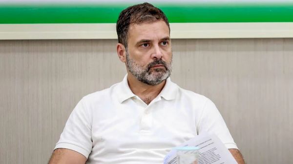 मतदाता सूची में हेराफेरी के आरोपों पर चुनाव आयोग ने राहुल गांधी को दी चेतावनी: या तो शपथ पर सबूत दें या झूठ फैलाना बंद करें