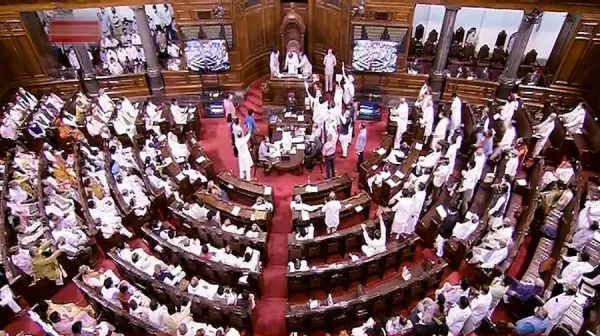 संसद के दोनों सदनों में विपक्ष के हंगामे के चलते कामकाज बाधित रहा