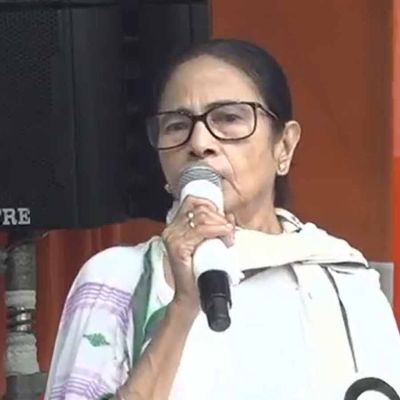 ममता बनर्जी ने क्रांतिकारी खुदीराम बोस को एक हिंदी फिल्म में 'सिंह' बताने पर जताया विरोध