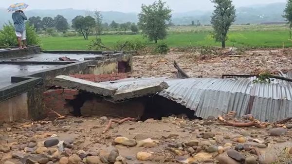  जम्मू-कश्मीर के कठुआ में बादल फटने से 4 लोगों की मौत, 6 घायलों को अस्पताल पहुंचाया गया