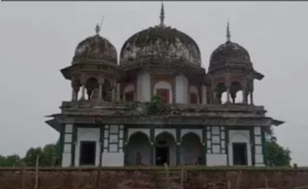 फतेहपुर विवादित इमारत की जांच रिपाेर्ट डीएम ने कमिश्नर को भेजी