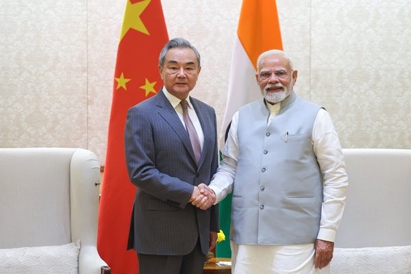 प्रधानमंत्री मोदी ने क्षेत्रीय शांति के लिए भारत-चीन संबंधों में स्थिरता पर जोर दिया; तियानजिन में एससीओ शिखर सम्मेलन के लिए शी जिनपिंग का निमंत्रण स्वीकार किया