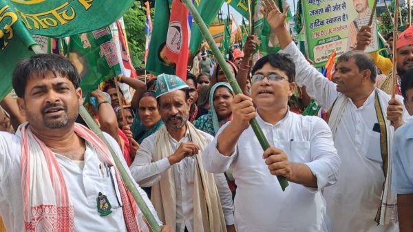 राहुल गांधी और तेजस्वी यादव का किया स्वागत