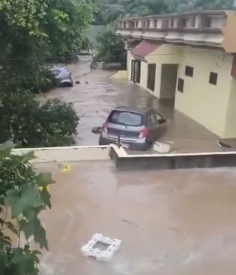 हिमाचल में भारी बारिश से जनजीवन अस्त-व्यस्त, 9 जिलों में शिक्षण संस्थान बंद, कांगड़ा के कई इलाके जलमग्न