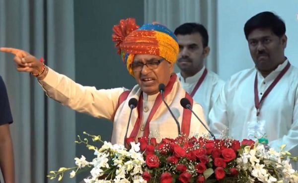 विद्यार्थी देश छोड़कर बाहर न जाएं, अपने ज्ञान और कौशल को भारत की प्रगति में लगाएं : शिवराज सिंह