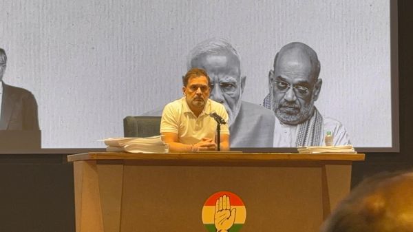  गुजरात की अनाम पार्टियों को मिले 4300 करोड़ के चंदे को लेकर राहुल ने चुनाव आयोग को घेरा