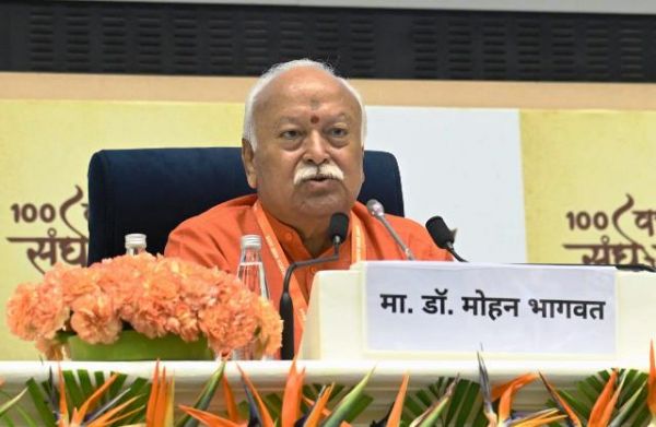 जनसंख्या नियंत्रण पर तीन बच्चों की सीमा जरूरी : मोहन भागवत
