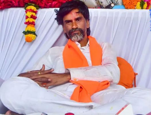 मराठा आरक्षण : मुंबई में मनोज जारांगे की भूख हड़ताल जारी, पानी न पीने पर अड़े