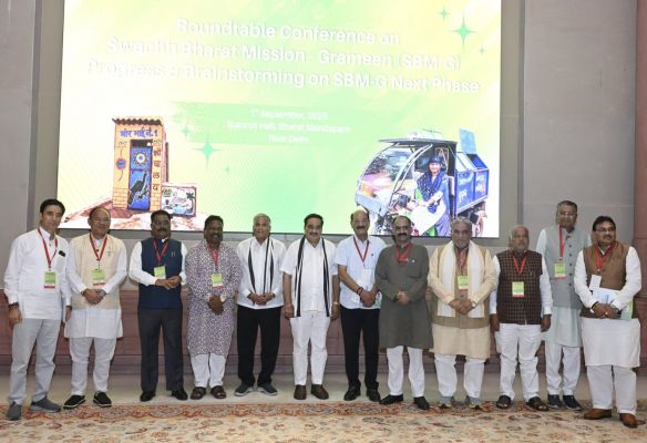 स्वच्छ भारत और जल जीवन मिशन देश को स्थायी स्वच्छता की ओर ले जा रहे हैं: सीआर पाटिल