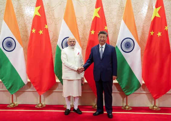  प्रधानमंत्री मोदी की चीन यात्रा से भारत की वैश्विक स्थिति हुई और मज़बूत: रक्षा मंत्री राजनाथ सिंह