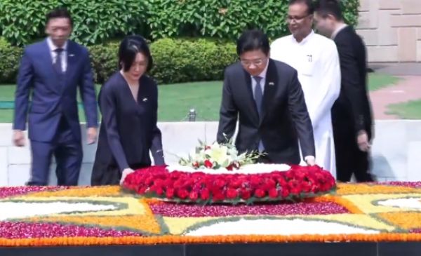सिंगापुर के प्रधानमंत्री लॉरेंस वोंग नई दिल्ली पहुंचे, राष्ट्रपिता गांधी को दी श्रद्धांजलि