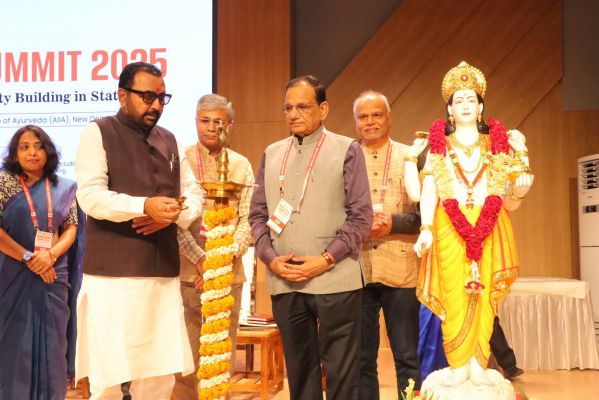 पारंपरिक ज्ञान को आधुनिक नवाचारों से जोड़ने के लिए आयुष एक सशक्त स्तम्भः प्रतापराव जाधव