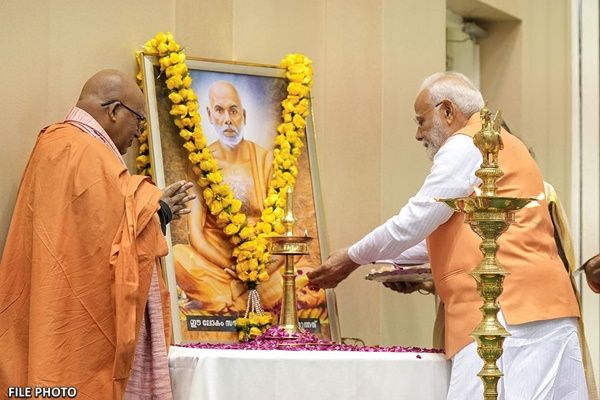प्रधानमंत्री मोदी ने श्री नारायण गुरु की जयंती पर उन्हें भावभीनी श्रद्धांजलि दी