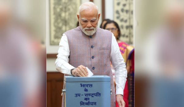  नए संसद भवन में उपराष्ट्रपति चुनाव के लिए मतदान जारी, प्रधानमंत्री मोदी ने डाला पहला वोट