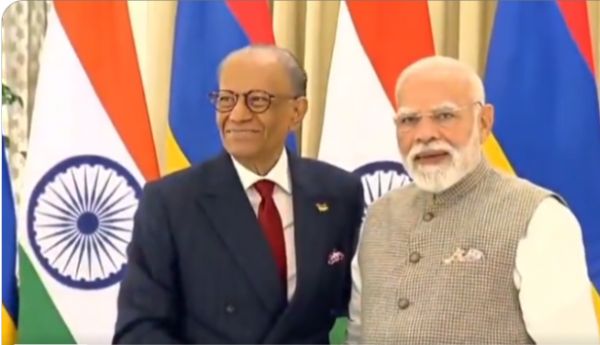 प्रधानमंत्री मोदी ने वाराणसी में मॉरीशस के प्रधानमंत्री रामगुलाम का किया स्वागत, द्विपक्षीय वार्ता में विकास साझेदारी पर होगा ज़ोर