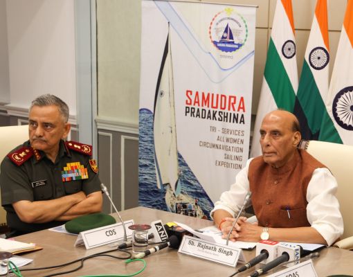 रक्षामंत्री राजनाथ सिंह ने भारत की पहली अखिल महिला त्रि-सेवा जलयात्रा 'आईएएसवी त्रिवेणी' को दिखाई हरी झंडी