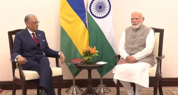 वाराणसी में भारत-मॉरीशस द्विपक्षीय वार्ता शुरू