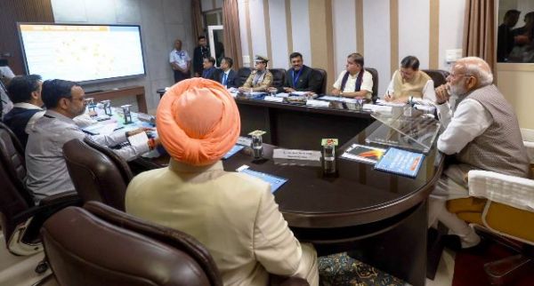 प्रधानमंत्री ने किया देहरादून का दौरा, उत्तराखंड में बाढ़ से हुए नुकसान का आकलन करने के लिए समीक्षा बैठक की