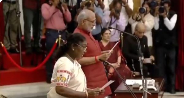 राष्ट्रपति द्रौपदी मुर्मू ने सीपी राधाकृष्णन को उपराष्ट्रपति के रूप में शपथ दिलाई