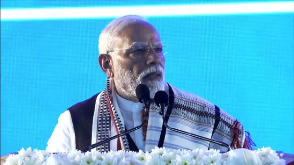 प्रधानमंत्री ने इम्फाल में 1,200 करोड़ रुपये की परियोजनाओं का शिलान्यास और लोकार्पण किया