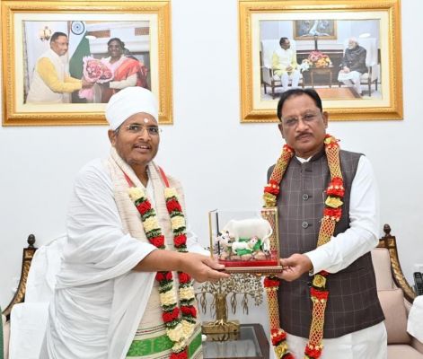छत्तीसगढ़ : मुख्यमंत्री से पूज्य संत श्री असंग देव जी ने की सौजन्य भेंट