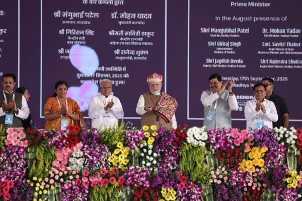  प्रधानमंत्री ने मप्र के धार में देश के पहले पीएम मित्र पार्क का किया शिलान्यास, दिया स्वदेशी का मंत्र