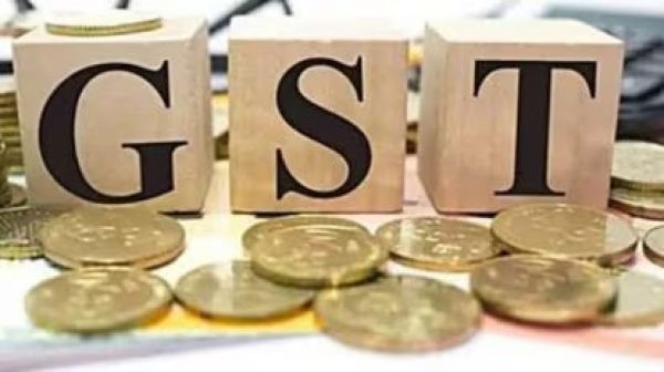  जीएसटी में बड़ी राहत: दोपहिया और छोटी कारों पर कर घटाकर 18% किया गया