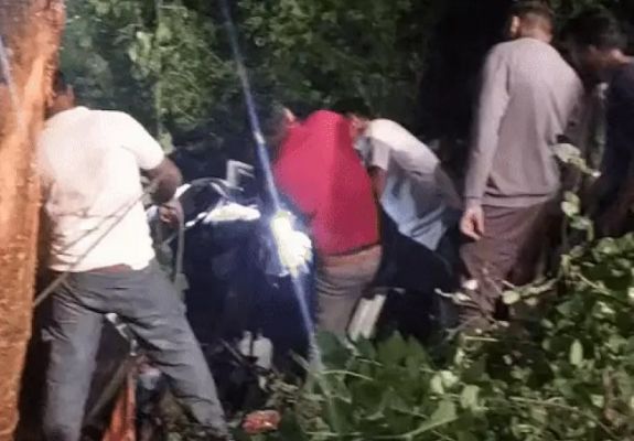 मप्र के छिंदवाड़ा में कुएं में गिरी साधुओं की कार, चार की मौत